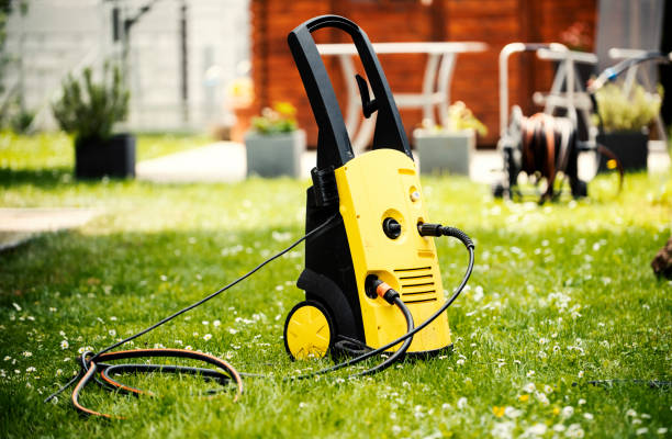 Best Animal Enclosure Cleaning  in Liberty Triangle, FL
